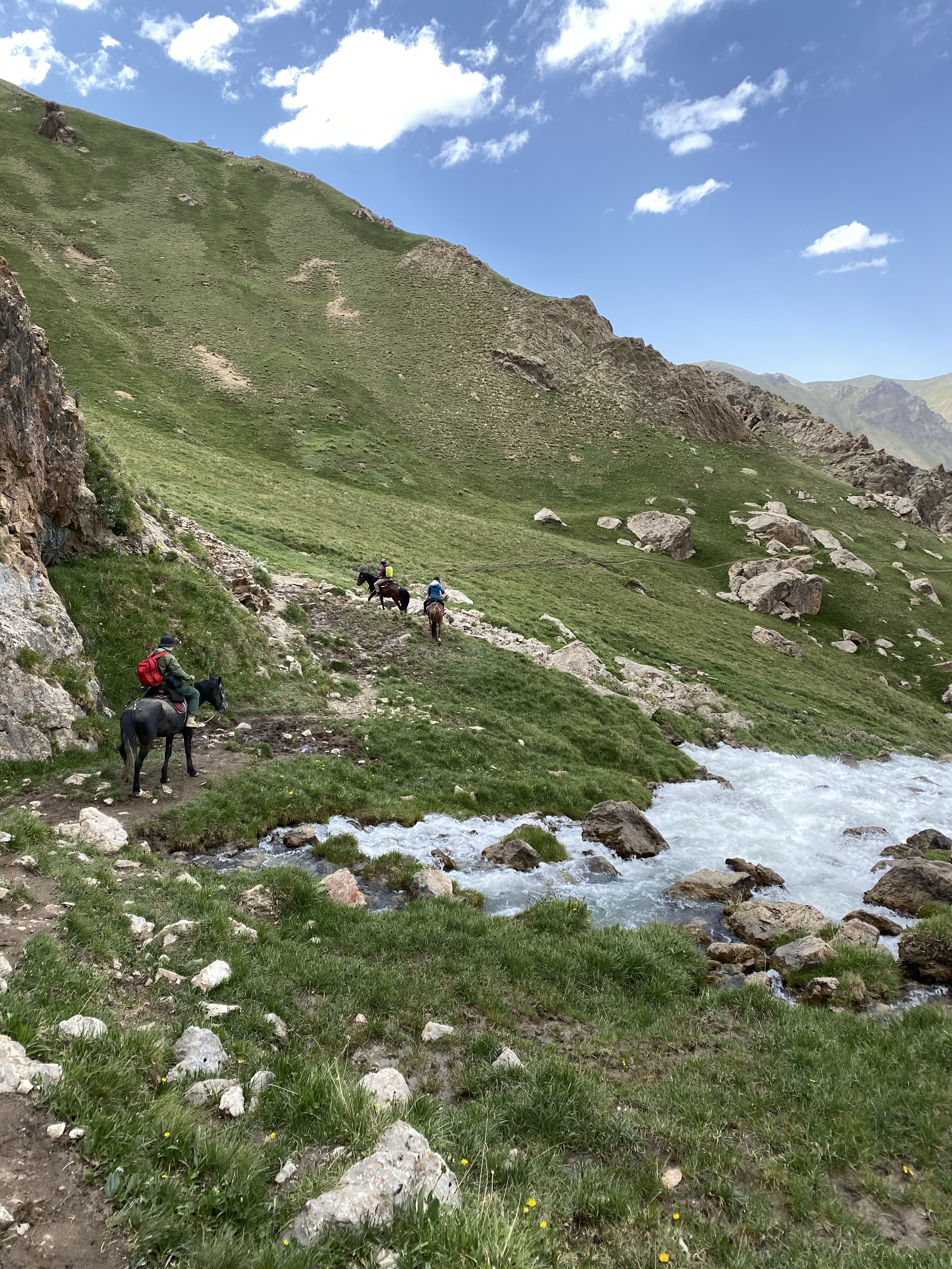 Kel Suu trail, with horseback riders.