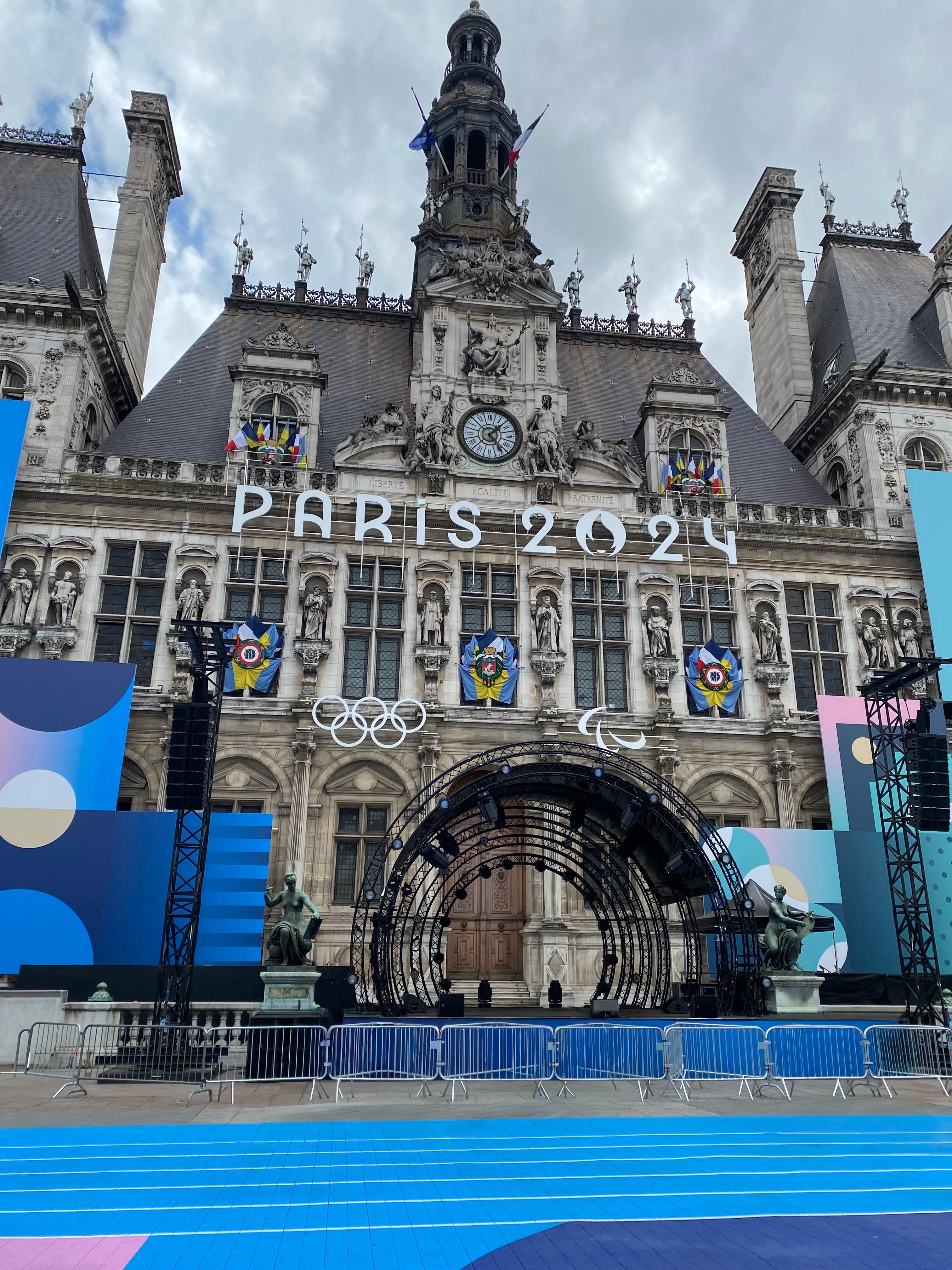 Hôtel de Ville in Paris decorated with 2024 Paris Olympics signs.